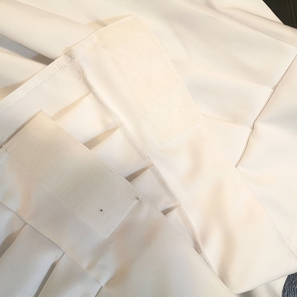 SOLD - NWOT 4XL White Pleated Skirt w/ Velcro Closure - Picture 2 of 4